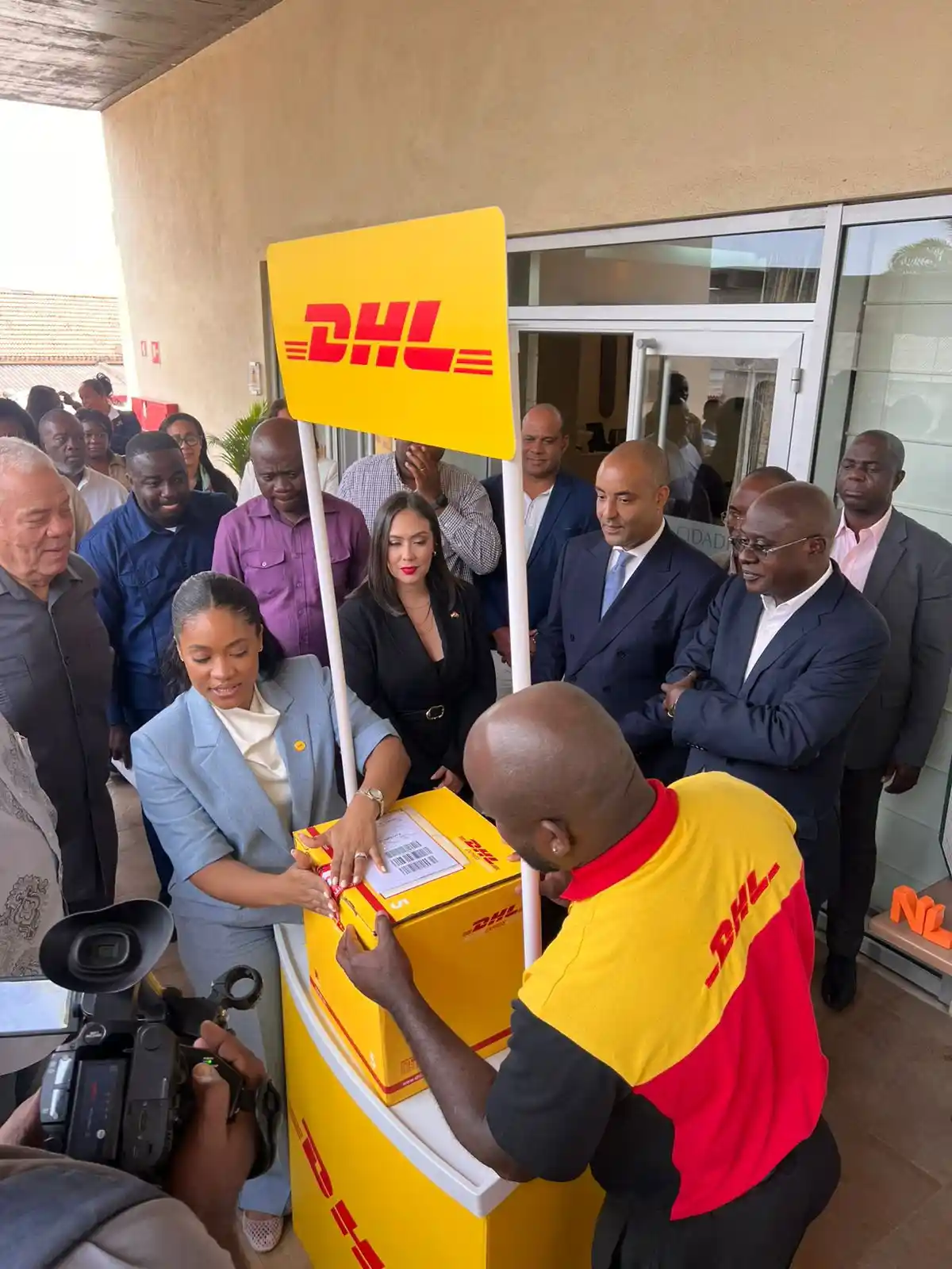 DHL